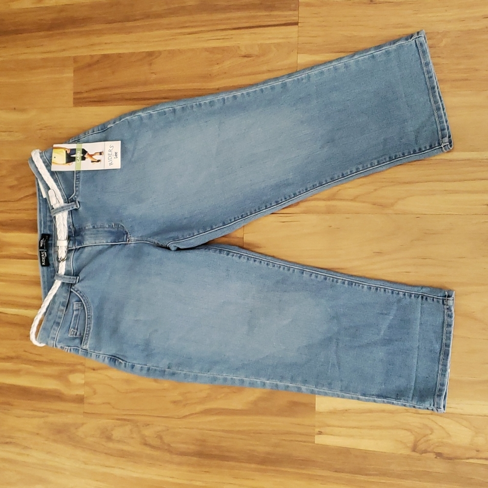 NWT Riders by Lee perfect mid-rise capri jeans with white braided belt Size 6 M